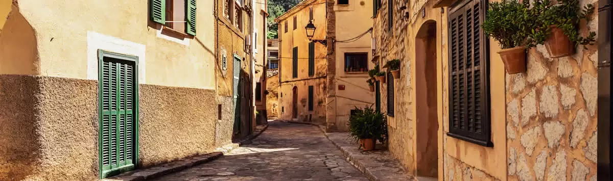 Altstadtgasse in Valdemossa.webp