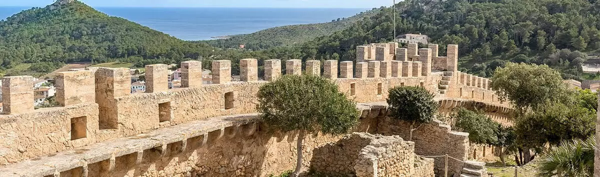 Burg in Capdepera.webp