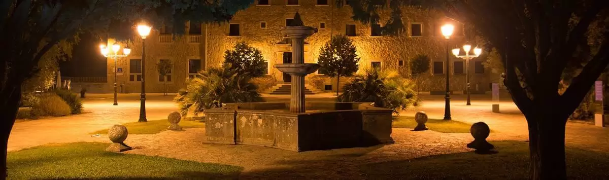 Kloster Lluc bei Nacht.webp
