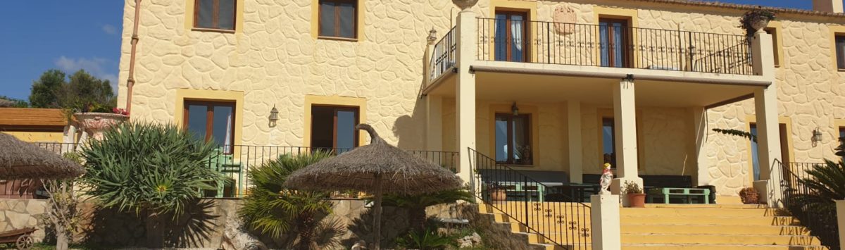 Bild zum Objekt: 450m² Landhaus zum Verkauf: 5 SZ, 5 Bäder, Terrassen & Pool