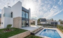 Traumhafte Neubau-Villa am Meer