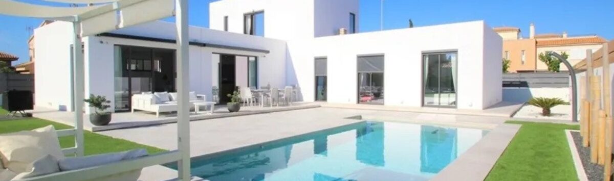 Bild zum Objekt: 210m² Villa mit 3 SZ, Garage und Salzwasser-Pool zum Verkauf