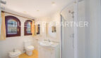 Badezimmer mit Dusche