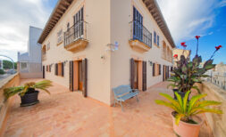Beeindruckendes Stadthaus mit Tiefgarage und Ladenlokal in Hafennähe von Cala Ratjada