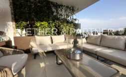 Luxuriös ausgestattetes Penthouse mit privatem Whirlpool auf der Meerblick-Dachterrasse