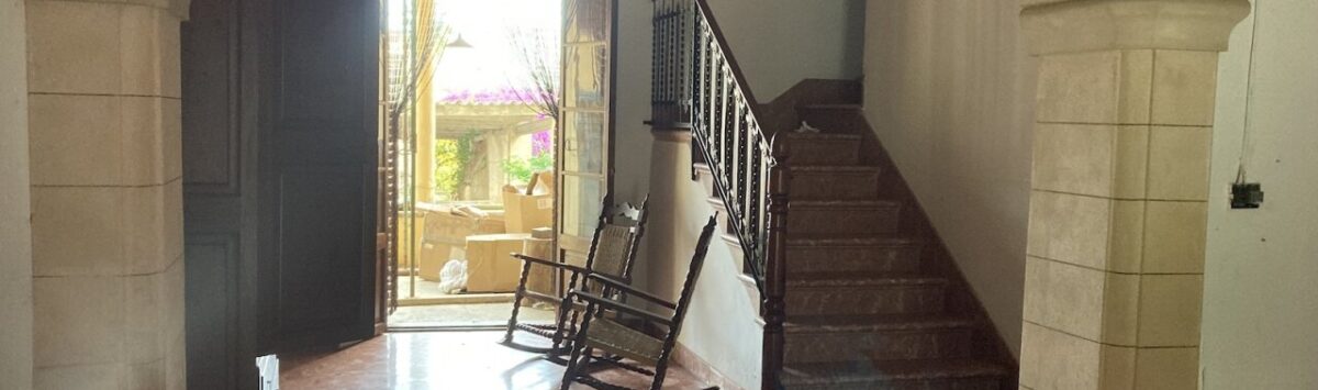 Image of the property: Town house with 10 rooms in need of renovation for sale