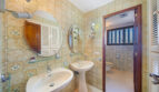 Badezimmer mit Dusche