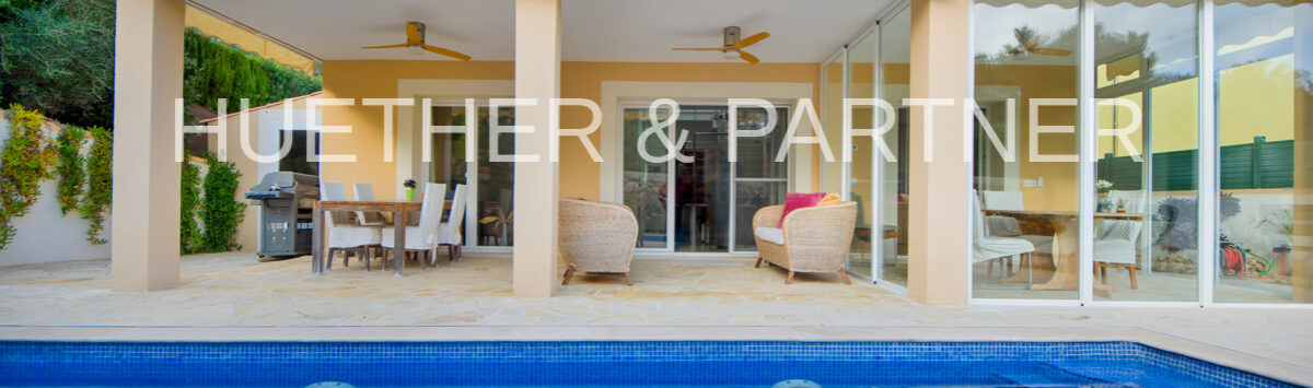 View of the property: 181m² villa with 4 bedrooms, 3 bathrooms, pool & V. license for sale