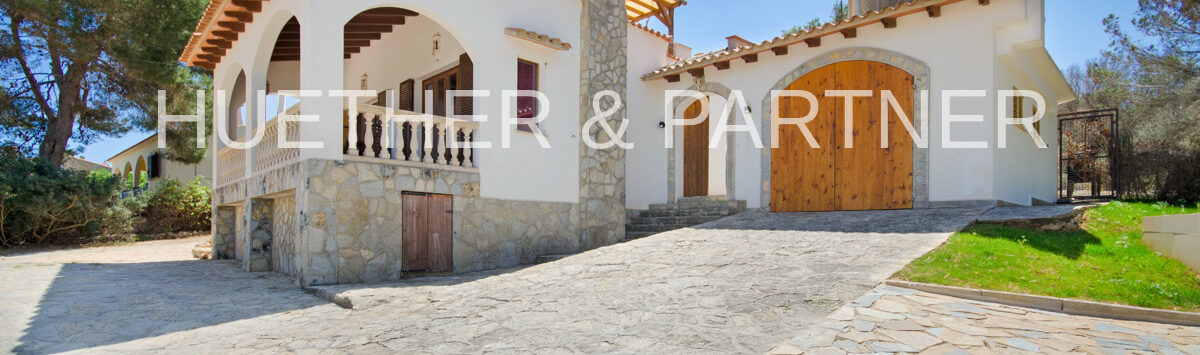 Vista de la propiedad: 150m ² villa con 4 dormitorios, 2 baños piscina y V. licencia para la venta