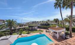 Ibiza Stil Villa in Sol de Mallorca mit Ferienlizenz zum Verkauf