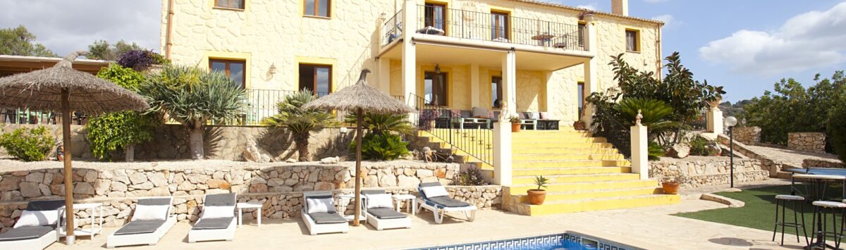 Bild zum Objekt: Finca mit 5 SZ, 5 Bädern, Pool, Außenbar & V.-Lizenz zu kaufen