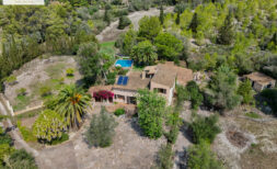 Mallorquinische Finca zwischen den Bergen von Son Macià mit Gästehaus