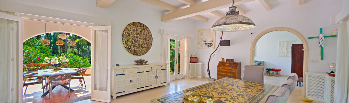 Vista de la propiedad: 124m² chalet con 3 dormitorios, 2 baños, chimenea y piscina en venta