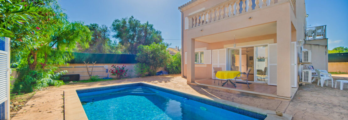 Pool und Haus