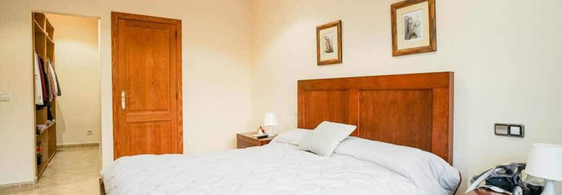 Schlafzimmer mit Ankleide