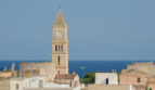 Blick auf die Kirche und das Meer
