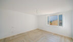 geräumiges Schlafzimmer