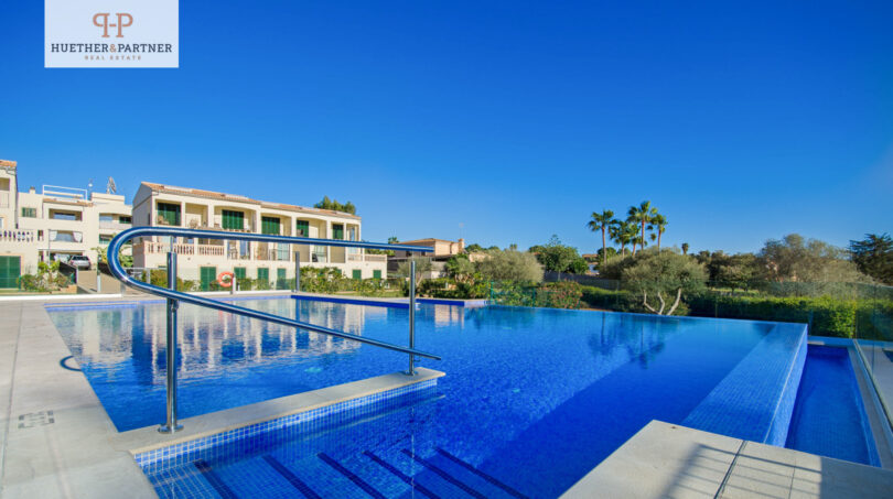 Community pool complex