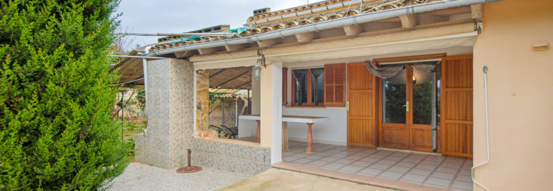 vordere Hausfassade