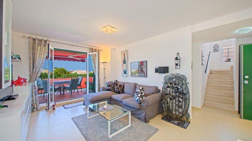 Sala de estar y balcón