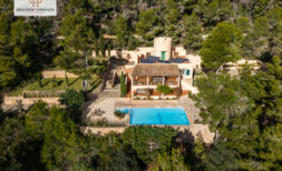 Mallorca – Pool Finca mit atemberaubendem Meerblick und idyllischem mediterranen Garten