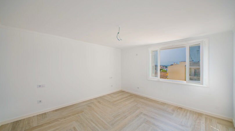 Spacious bedroom