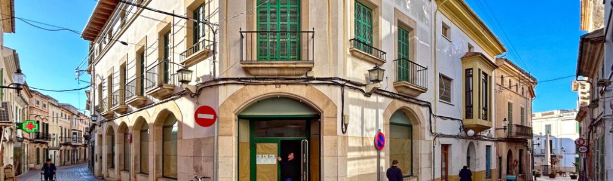 Imagen del inmueble: Casa adosada (comercial y pisos) de 600m² con 12 dormitorios en venta