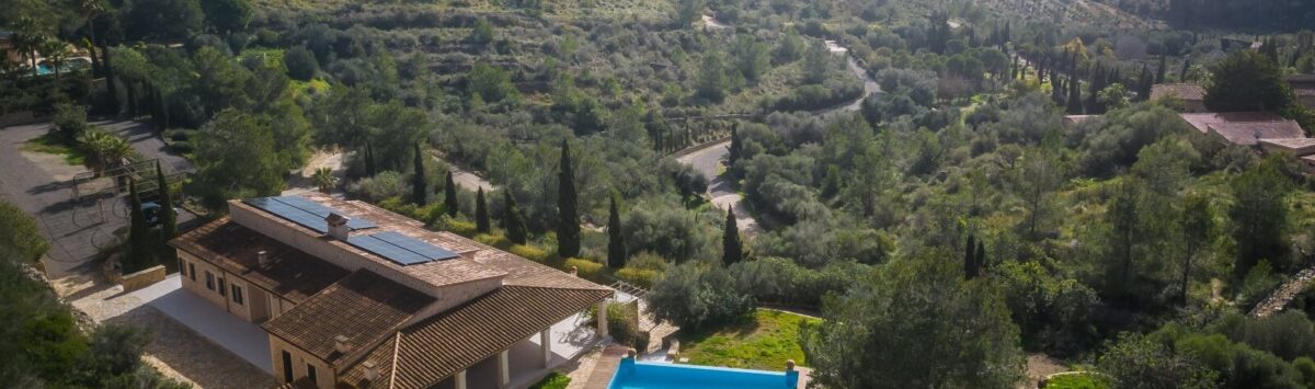 Bild zum Objekt: Finca mit 6 SZ, 5 Bädern, Kamin, Garage, Sauna & Pool zum Verkauf