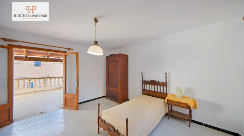 Schlafzimmer 1