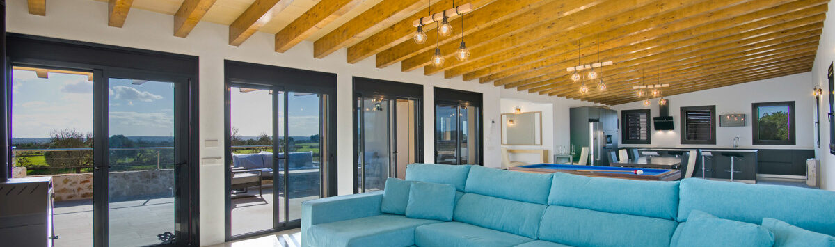 Vista de la propiedad: Finca de nueva construcción con 5 dormitorios, 4 baños, piscina interior y exterior en venta