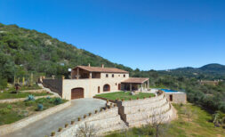 Fantastic finca with infinity pool and panoramic sea views in an idyllic location