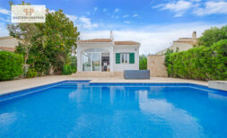 Einfamilienhaus mit großem Pool, Garten und gepflegtem Außenbereich in Cala Murada