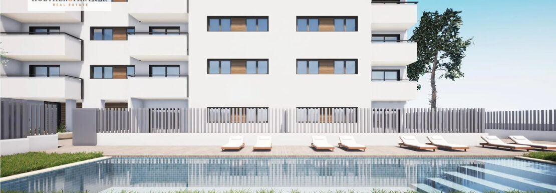 Fachada con piscina
