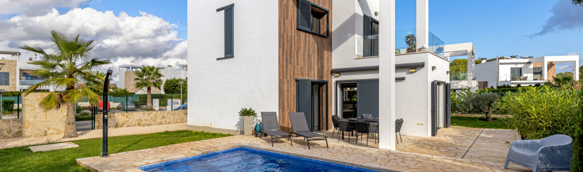 Bild zum Objekt: Möbl. 211m² Villa mit 3 SZ, 3 Bädern und Pool zum Verkauf