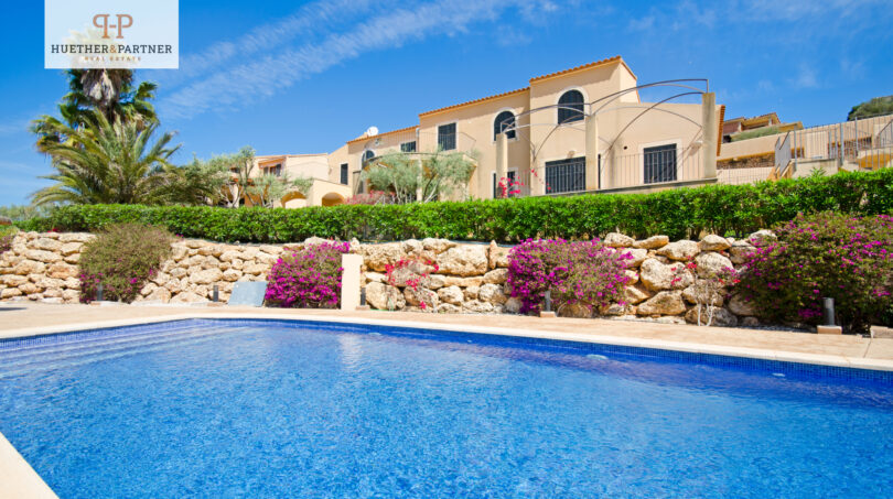 Community pool