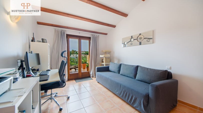 2. Schlafzimmer mit Zugang zur Terrasse OG