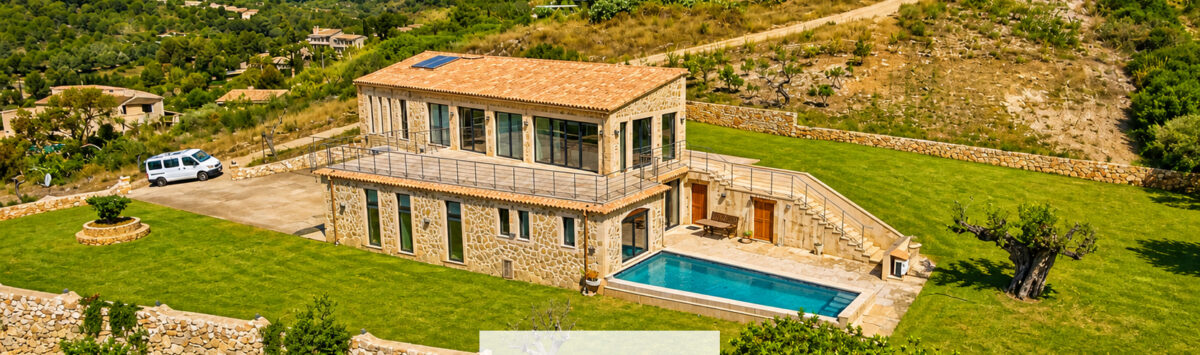 Vista de la propiedad: 250m² finca con 4 dormitorios, 4 baños, piscina y vistas al mar para la venta