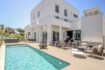 Villa mit 14 Zimmern, 5 Bädern, Salzwasserpool & Sauna zum Verkauf