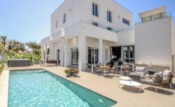 Dream villa in first sea line