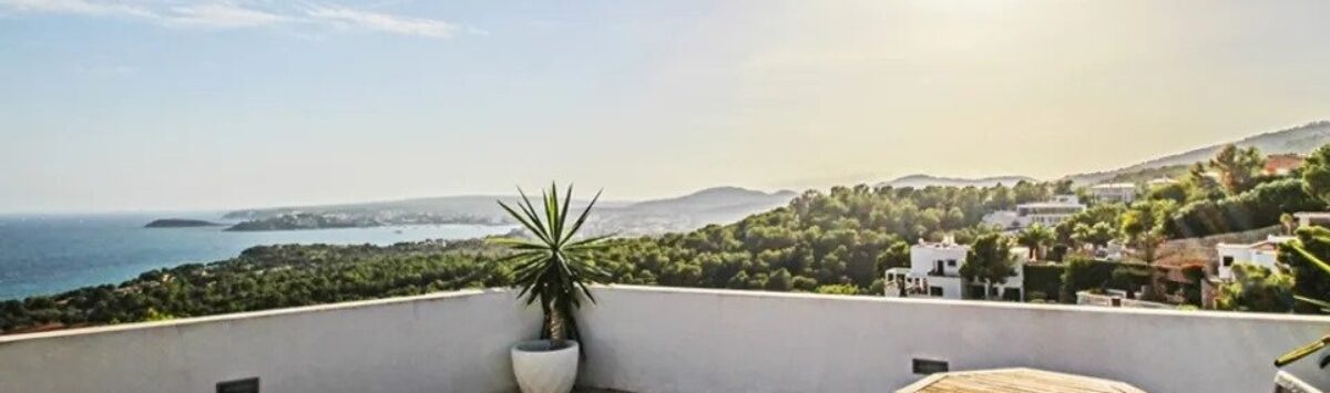 Bild zum Objekt: Teilmöblierte Villa mit 4 SZ, Pool & Meerblick zu verkaufen