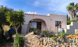 Beautifully renovated bungalow/chalet with roof terrace sea view, garden plot in quiet location