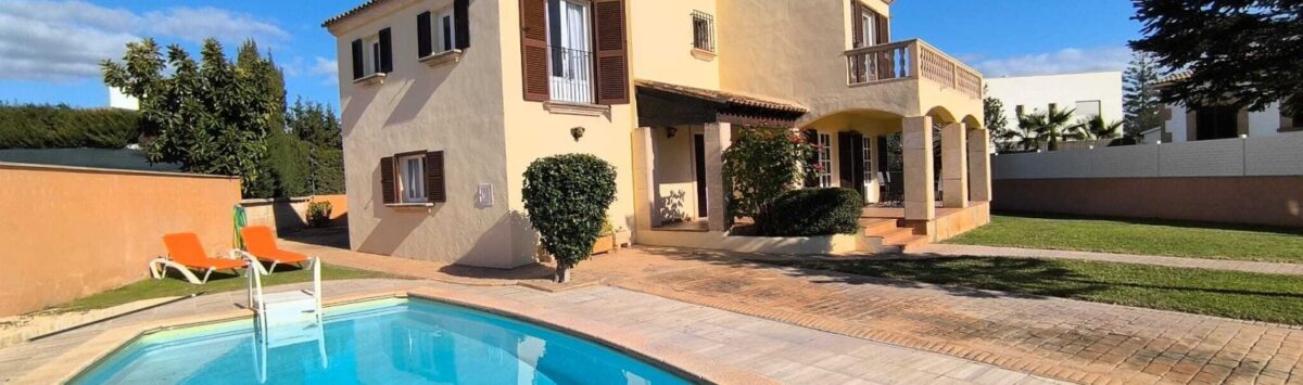 Bild zum Objekt: Villa mit 6 Zimmerm. 2 Bädern, Pool & V.-Lizenz zum Verkauf