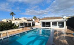 Traumhafte Villa mit Gästehaus und Pool in Porto Cristo Novo