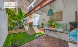 Wunderschön saniertes Stadthaus mit Mini-Pool im Patio und typisch mallorquinischem Flair