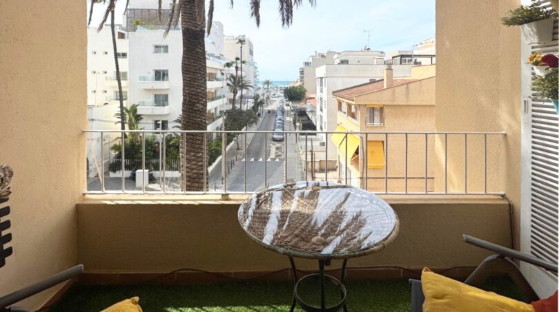 Balkon mit Blick zum Meer
