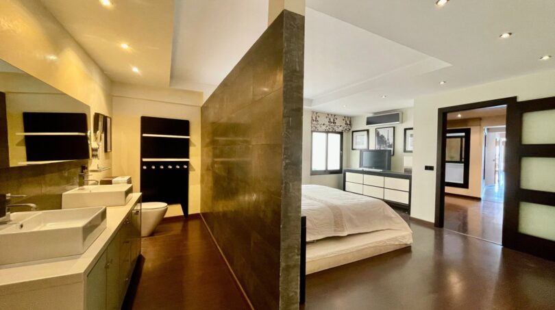 Bedroom with en suite bathroom