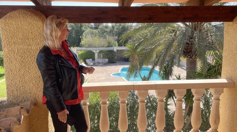 Finca-Lifestyle pur: Claudia erkundet eine charmante Immobilie in Llucmajor - ideal für Auswanderer und Mallorca-Liebhaber.