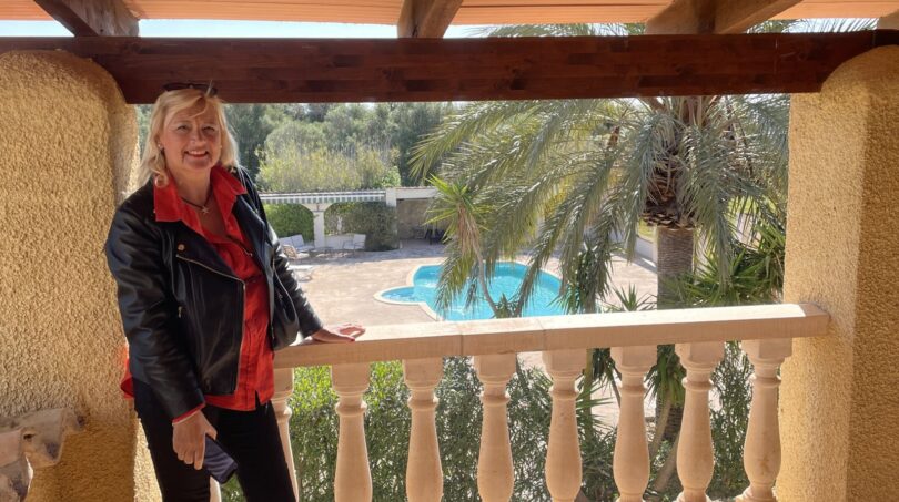 Traumimmobilie im Süden Mallorcas: Claudia entdeckt eine exklusive Finca mit Pool und Panoramablick bei Llucmajor.