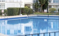 Modernes Wohnambiente mit Smart-Home-Komfort und Poollandschaft
