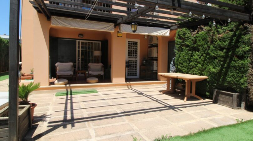 Terrasse mit Pergola
